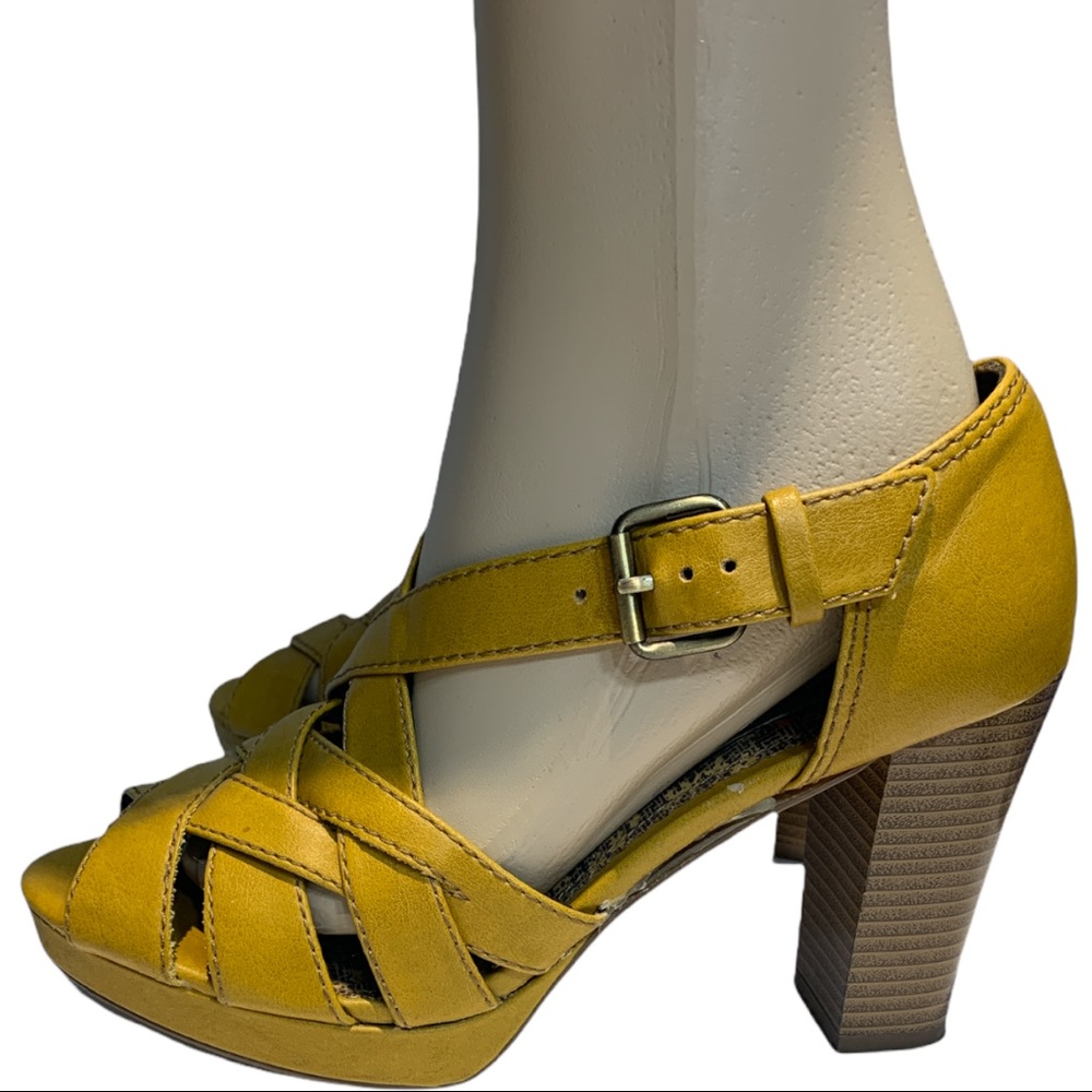 American eagle Yellow Block Heels - Picture 4 of 8
